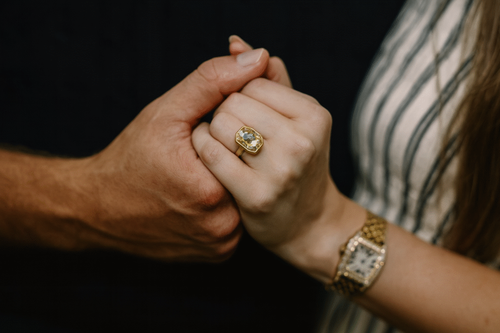 Taylor Swift Engagement की खबर आते ही इंटरनेट पर तहलका मच गया। Taylor Swift Boyfriend के रूप में मशहूर Travis Kelce ने जब Taylor Swift के साथ अपनी सगाई